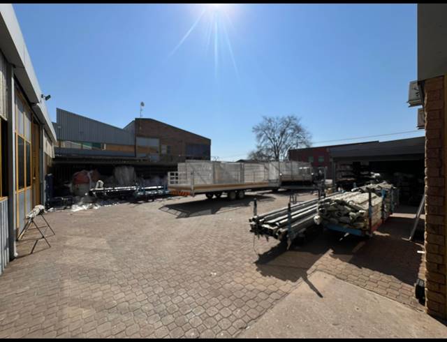 5,500M² WAREHOUSE FOR SALE IN SUNDERLAND RIDGE